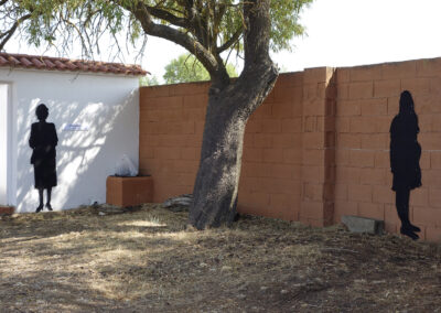 La loma del olvido. Exposición Por muchos motivos. 2025